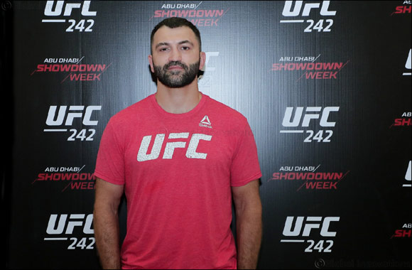 Shoppers meet UFC Athlete Andrei Arlovski at Mushrif Mall