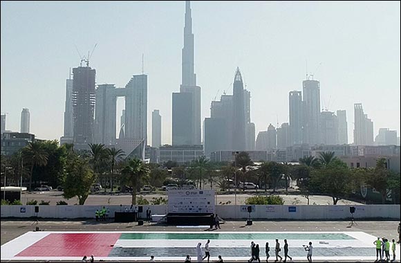 Guinness Book of Records adds the biggest mosaic Emirati Flag