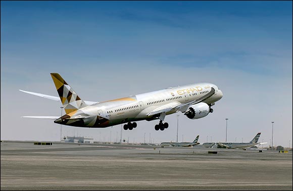 Etihad Stuns Visitors to Mall of the Emirates  With 50% Flight Discounts