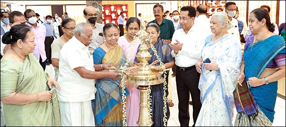Joyalukkas Reopens its Newly Renovated Showroom in Round East, Thrissur