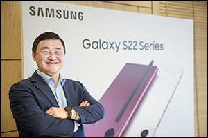 Samsung's Global President & Head of Mobile eXperience Business visits MENA region and holds market  ...