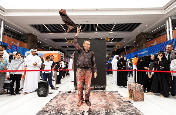 Meet Talented Artist who Paints Upside Down at SIBF 2022