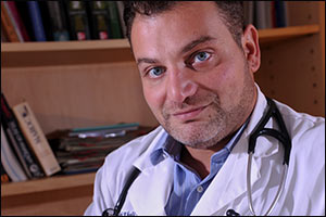 WCM-Q and HMC Predict Survival of Critically Ill COVID-19 Patients in ICU