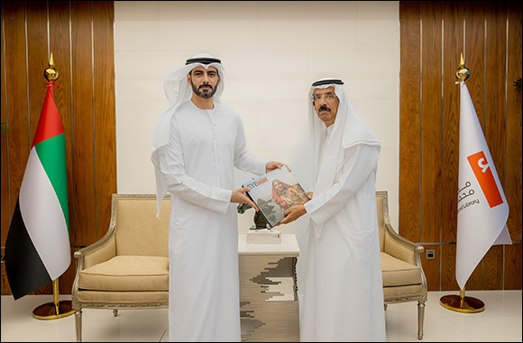 H.E. Mohammed Al Murr welcomes the UAE Minister of Culture and Youth to the Mohammed Bin Rashid Library