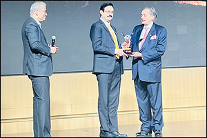 Dr. Dhananjay Datar Honored with Icon of Dubai Award by India Today Group