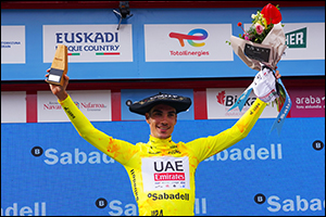 Ayuso takes Itzulia title after tactical show from UAE Team Emirates