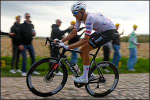 Politt rounds off cobbles campaign with top-5 in Paris-Roubaix