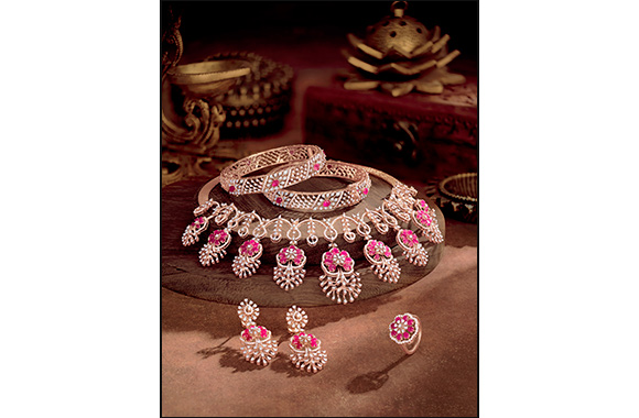 “Golden Gift” Offers from Malabar Gold & Diamonds; Get Assured Gold Coins on Jewellery Purchase