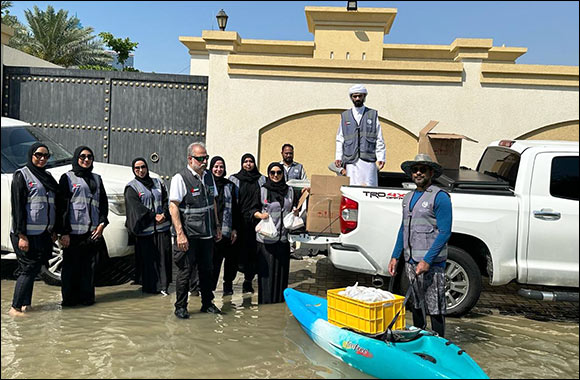 Dubai Customs and "Dubai Charity" Distribute Meals and Food Supplies to Victims of the Rain Event