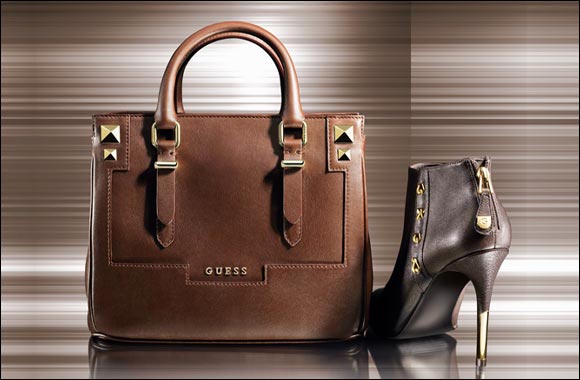 Guess Luxe Leather Handbag Collection Fall Winter 2017 Parisienne So Charming And à La Mode A Trendy En Vogue Cross Body Flap With Delicate Gold Chain Is Available In Four Amazing Color Ways Black