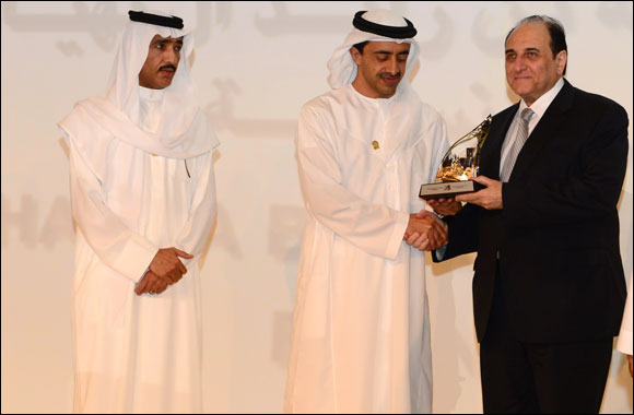 du celebrates Zayed Humanitarian Day and receives an award for adding a successful new social dimension this Ramadan
