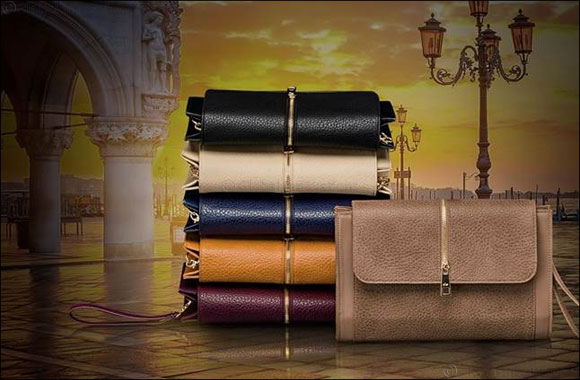 Fall in love this season with Carpisa's elegant zipper clutch bag!