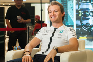 Global Citizen and Formula One™ driver, Nico Rosberg makes a pitstop at TUMI podium in Yas Mall