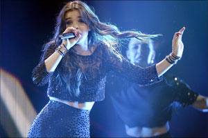 Hailee Steinfeld wears AIISHA RAMADAN