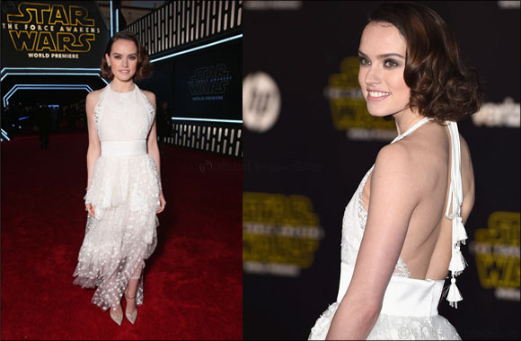 Daisy Ridley wears Chlo� to the world premiere of �Star Wars: The Force Awakens�