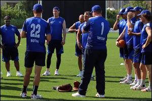 World's biggest cricket legends training at Dubai Sports City