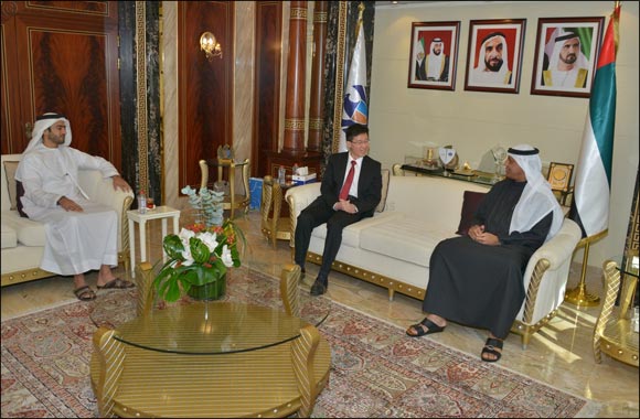 Dubai Customs Director receives Singapore Consul General to boost trade, economic cooperation