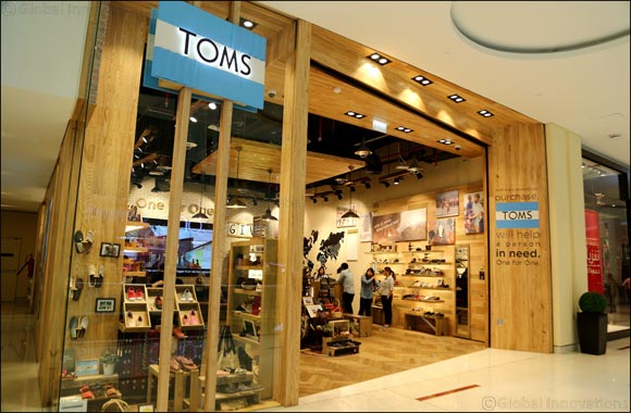INTRODUCING Spring Summer '16 at TOMS 10 Years of Giving Continues