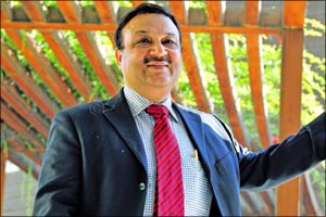 New technology for knee implant introduced in the UAE
