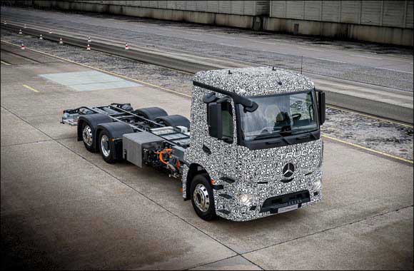 Mercedes-Benz is presenting the first fully electric truck for heavy distribution operations