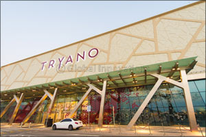 Carole Samaha Meets Her Fans at TRYANO