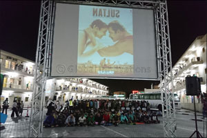 ‘Cinema under the Stars' experience from Sony Mobile charms more than 1,000 labourers