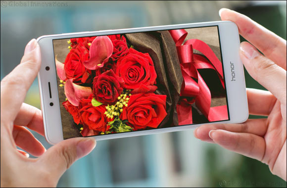 Air, Water, Food and Huawei Honor Are What You Need to Celebrate This Special Occassion