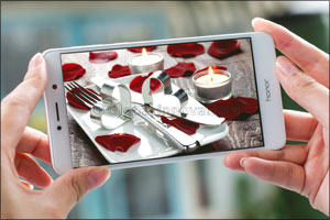 Air, Water, Food and Huawei Honor Are What You Need to Celebrate This Special Occassion