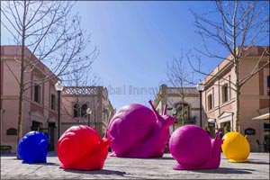 This Spring La Roca Village hosts the first ‘Cracking Art' exhibit in Spain