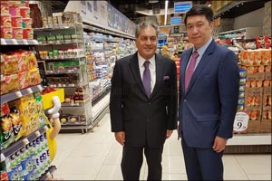 Singapore Ambassador visits Al Maya Supermarket