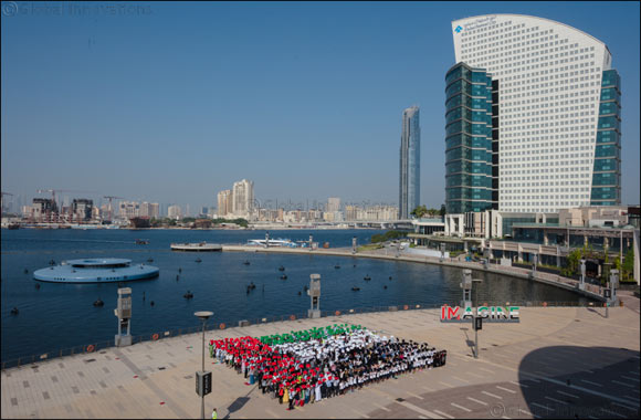 Dubai Festival City Mall welcomed 1,000 Al-Futtaim employees, students and Dubai residents to create the largest UAE flag on Festival Bay