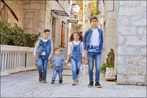 5 Different Types of Denim and How to Wear Them