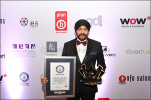 Plan B Achieves a Guinness World Records Title for the Most People In A Photo Cut-out Board Picture