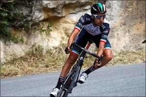 Aru Gets Top 10 Finish for UAE Team Emirates at the Summit of Mount Etna