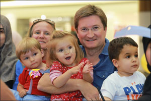 Pinkfong and Baby Shark delight hundreds of families at Dalma Mall!