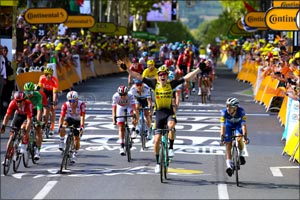 All-out Sprint in Albi as Philipsen Takes Sixth and Martin Breaks Into the General Classification Top 10