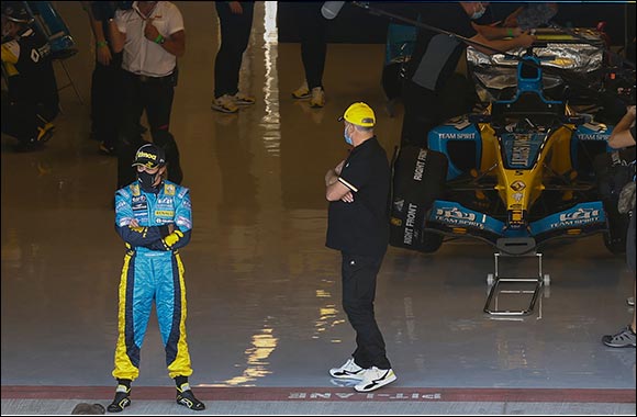 Fernando Alonso Took to Yas Marina Circuit in His Iconic 2005 V10-engined R25 Renault