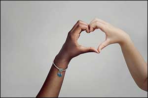 Pandora Introduces New Charm for Change in Support of Unicef