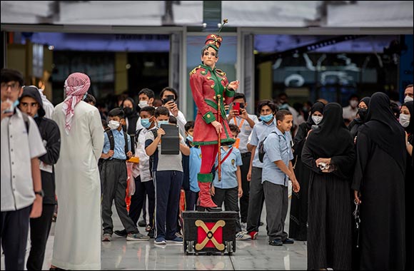 Baton-Waving Orchestra Conductor' Directs Visitor Traffic at SIBF 2021
