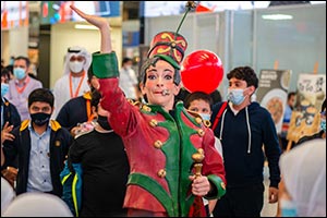 Baton-Waving ‘Orchestra Conductor' Directs Visitor Traffic at SIBF 2021