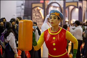 Live Comic Mime Encourages Visitors to Read at SIBF 2021