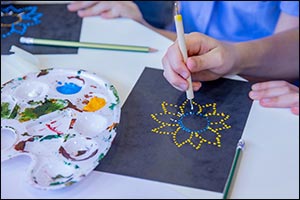 Children Learn the Relaxing Art of Creating Patterns using Coloured Dots at SIBF 2021