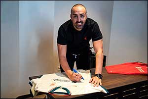 When Stars Meet: Former Liverpool F.C. Player, Jose Enrique, Poses Next to MG Motor's Newest Star