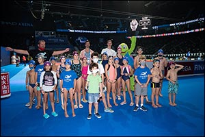 Young Aspiring Swimmers Train With Olympic Champion Florian Wellbrock at Etihad Arena