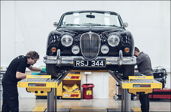 Jaguar Land Rover Celebrates the Queen'S Platinum Jubilee
