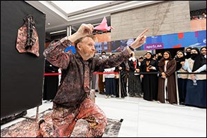 Meet Talented Artist who Paints Upside Down at SIBF 2022