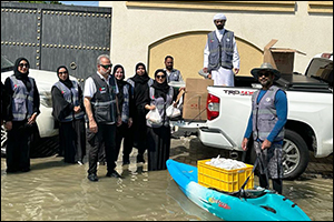 Dubai Customs and "Dubai Charity" Distribute Meals and Food Supplies to Victims of the Rain Event