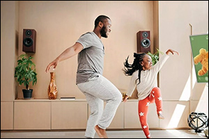 Summer Streaming Made mobile with LG stanbyme movable smart screen and StanByMe go carry Bag