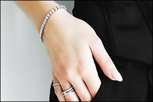 Shine Bright This Summer: DIAMIND Jewelry's Must-Have Accessories for Vacation Season