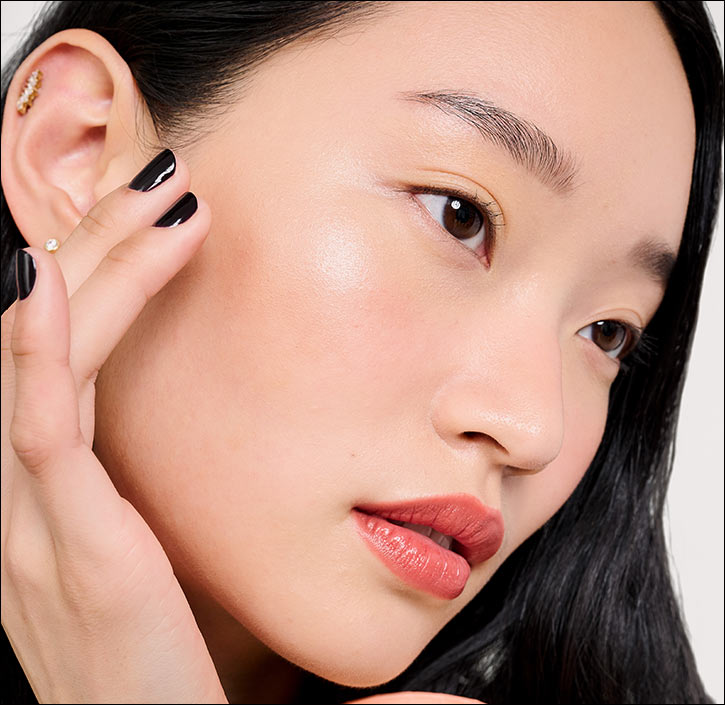 Summer Looks That Shine: Get Ready to Glow with Benefit Cosmetics!